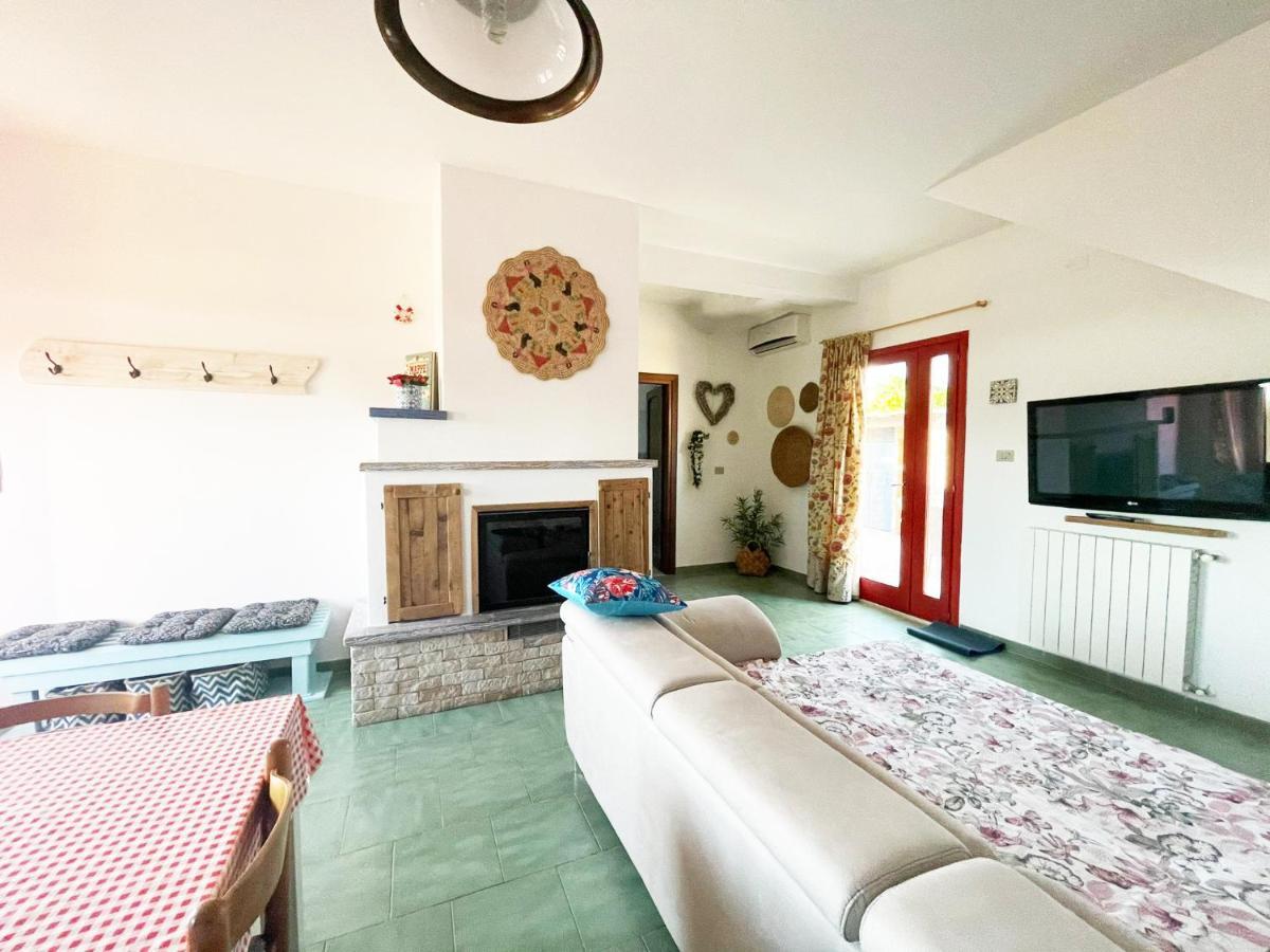 Willa Casa Di Nelia Baratili San Pietro Zewnętrze zdjęcie